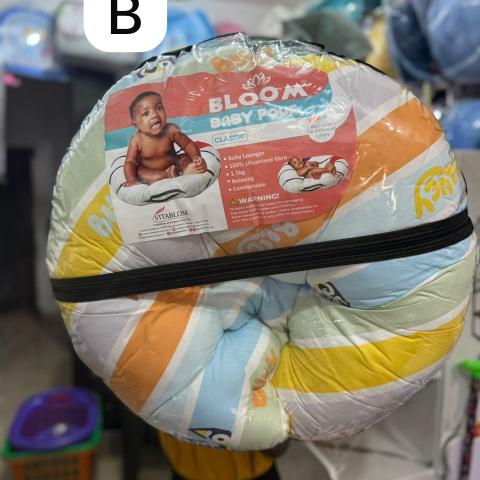 Baby pouf bed